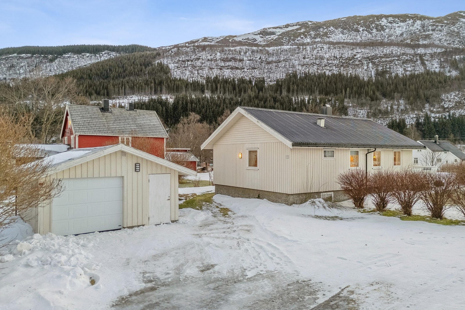 Garasjen holder en normal standard alder tatt i betraktning Galleribilde