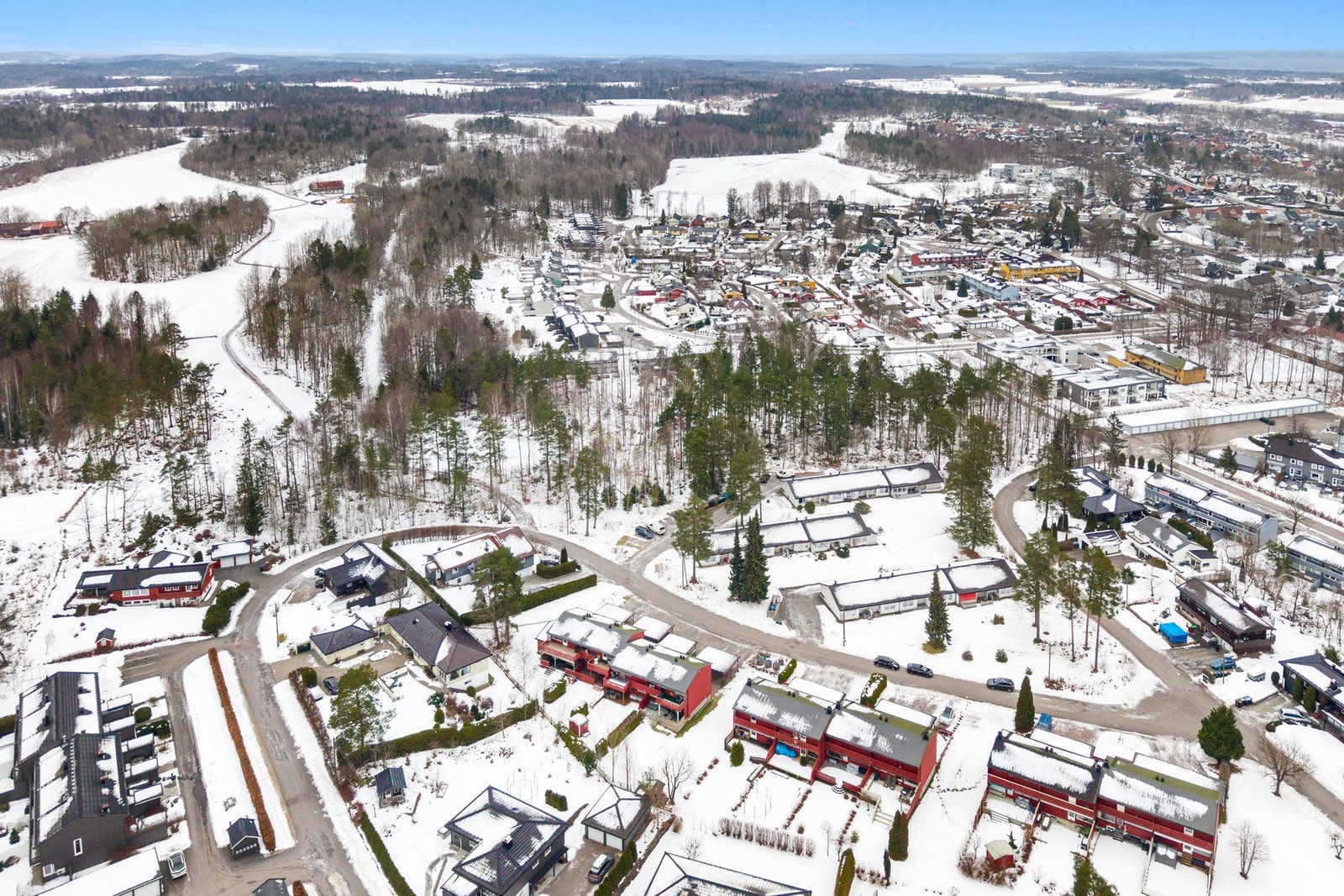 Området er meget attraktivt med noen få meter til skogen med lysløype Galleribilde