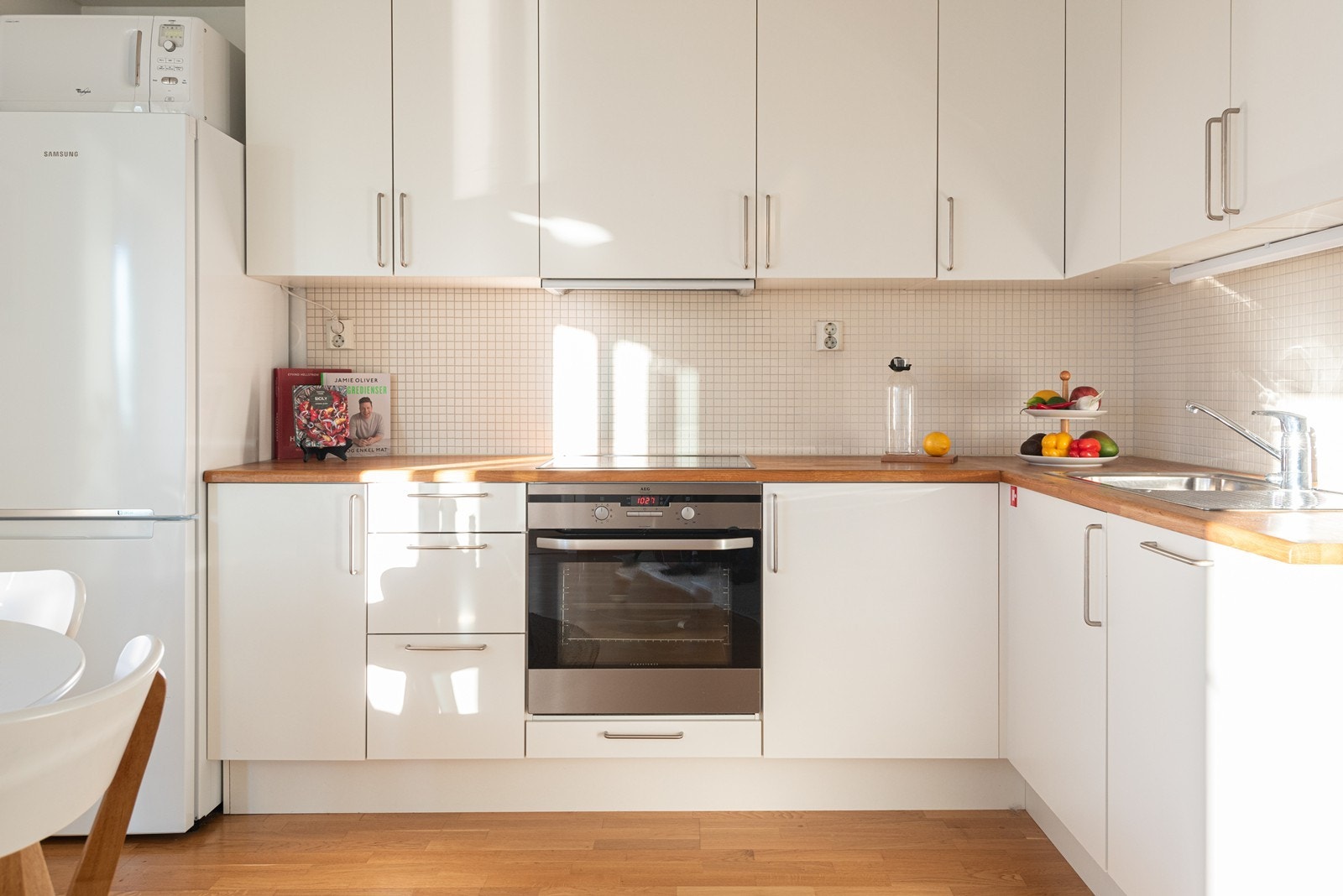 Her er det godt med skap- og benkeplass Galleribilde