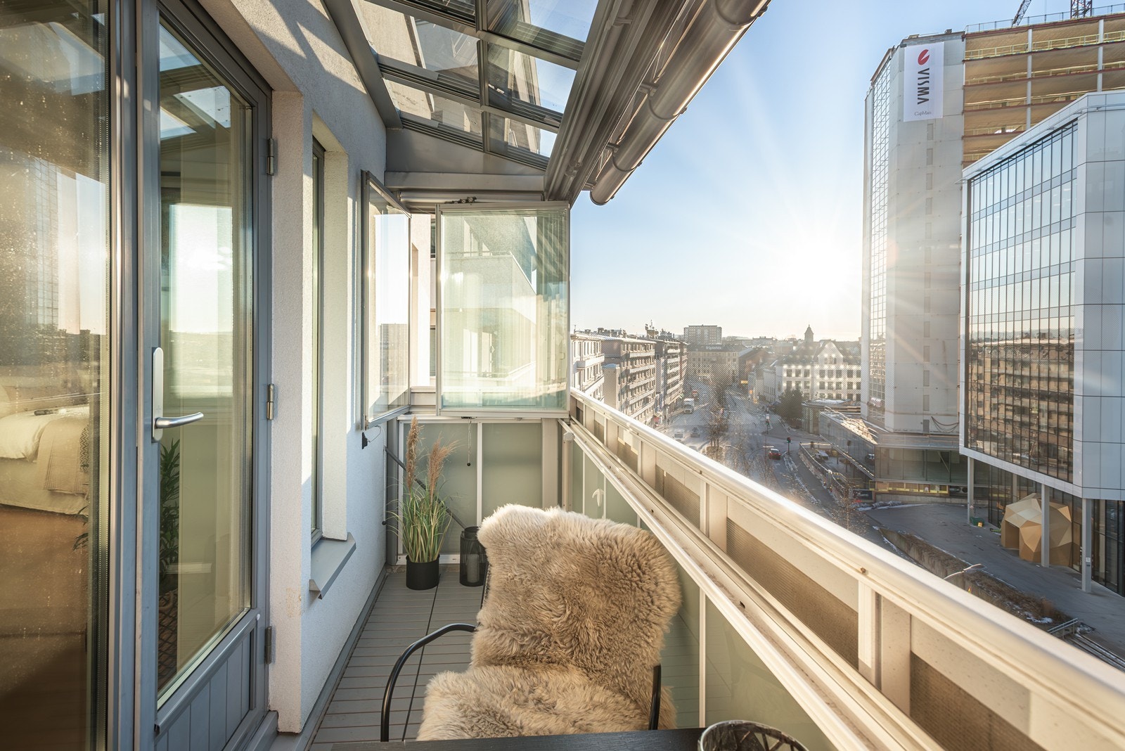 Leiligheten ligger høyt og fritt til i byggets 6. etasje med heis Galleribilde