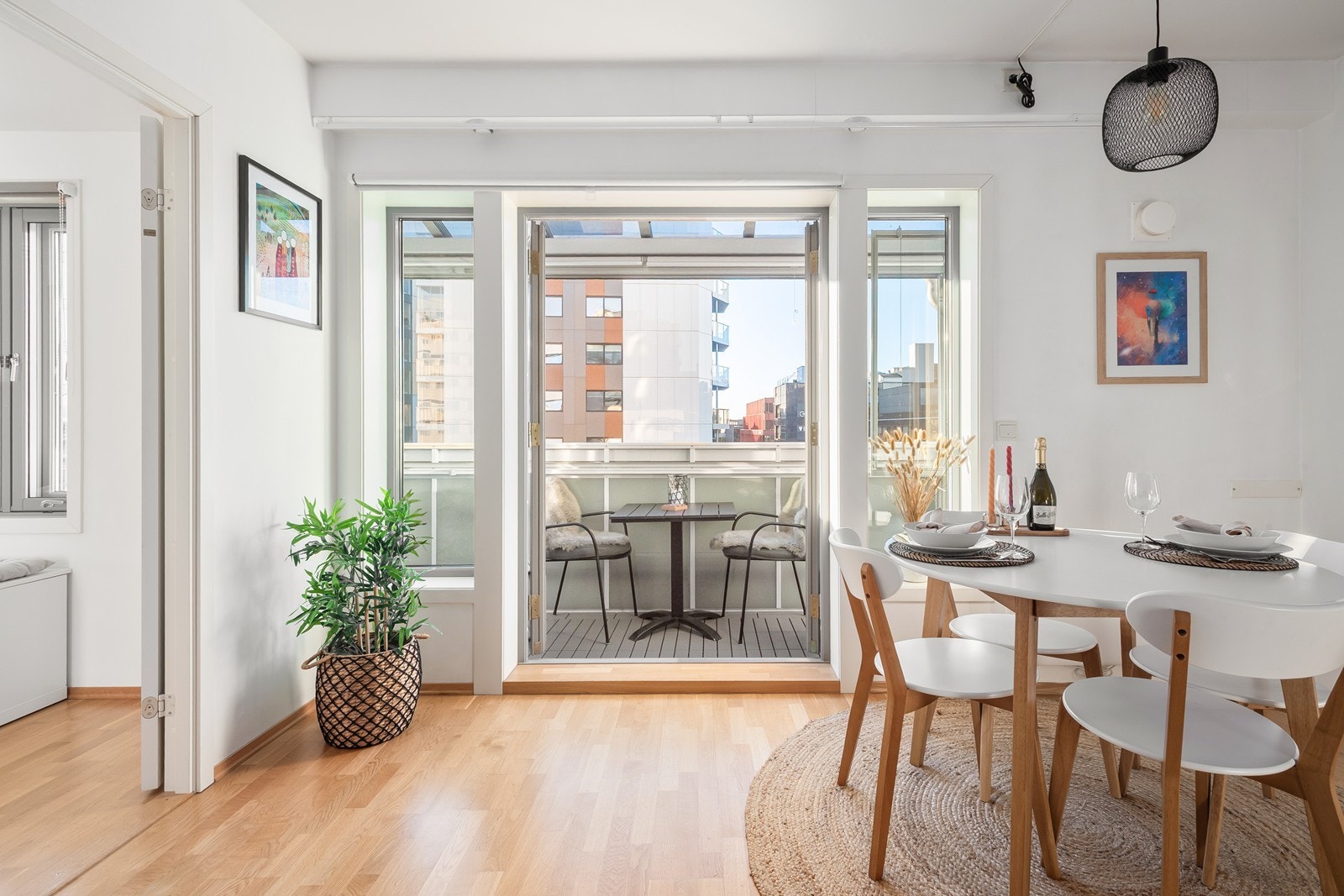 Doble dører ut til balkongen Galleribilde