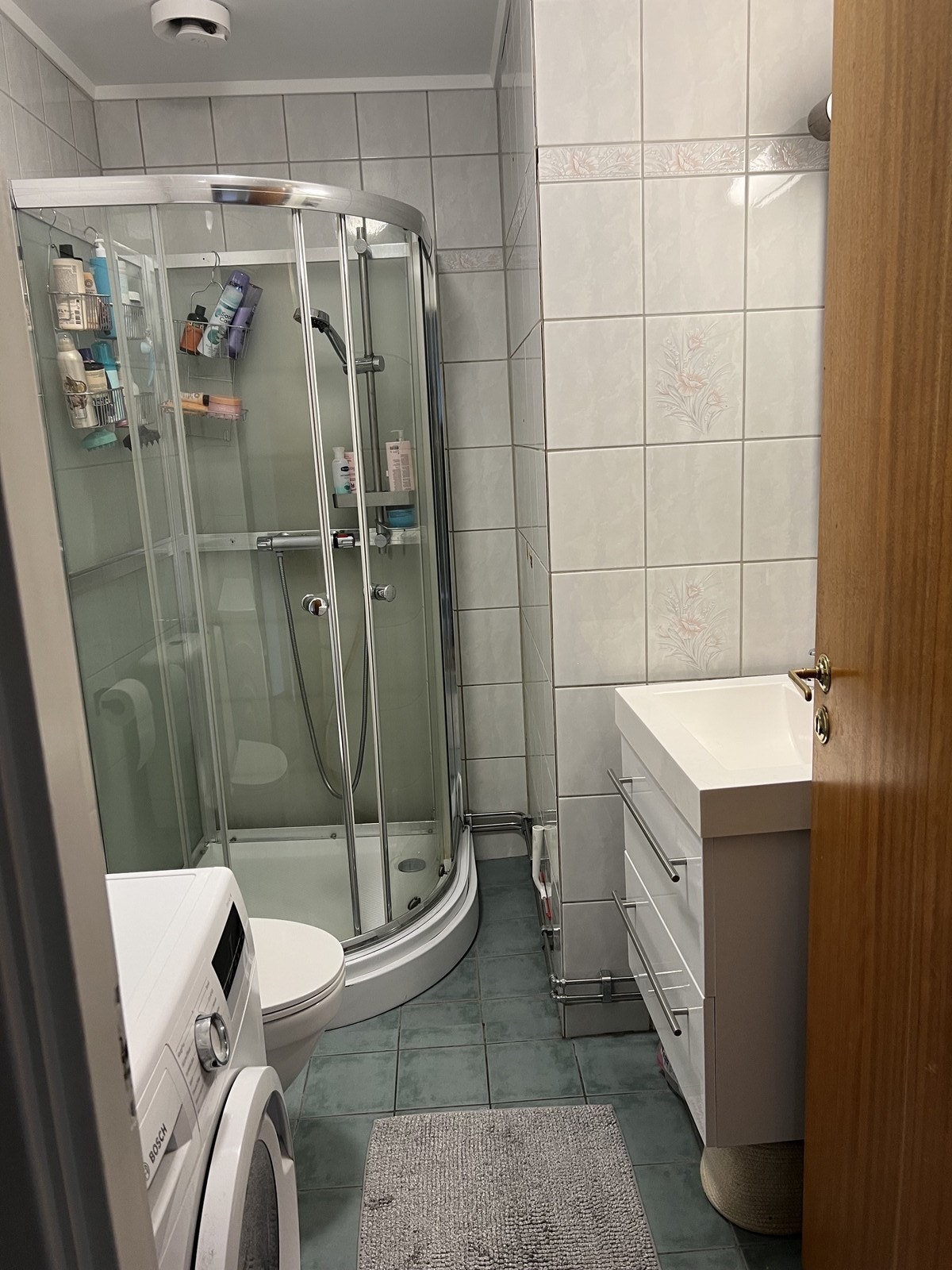 Bad med opplegg for vaskemaskin. Galleribilde