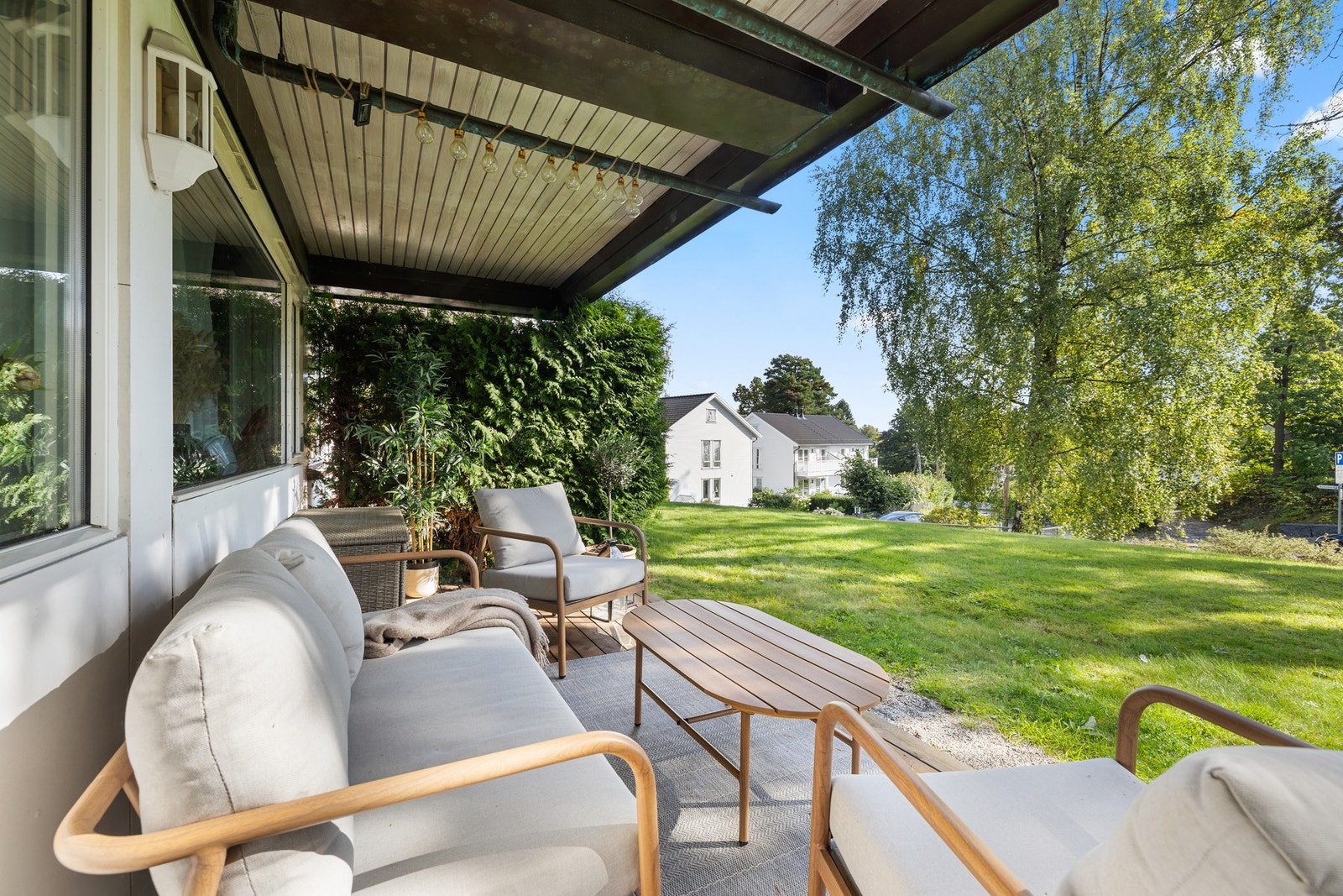 Stor markterrasse på hele 13 kvm som er overbygget. Galleribilde