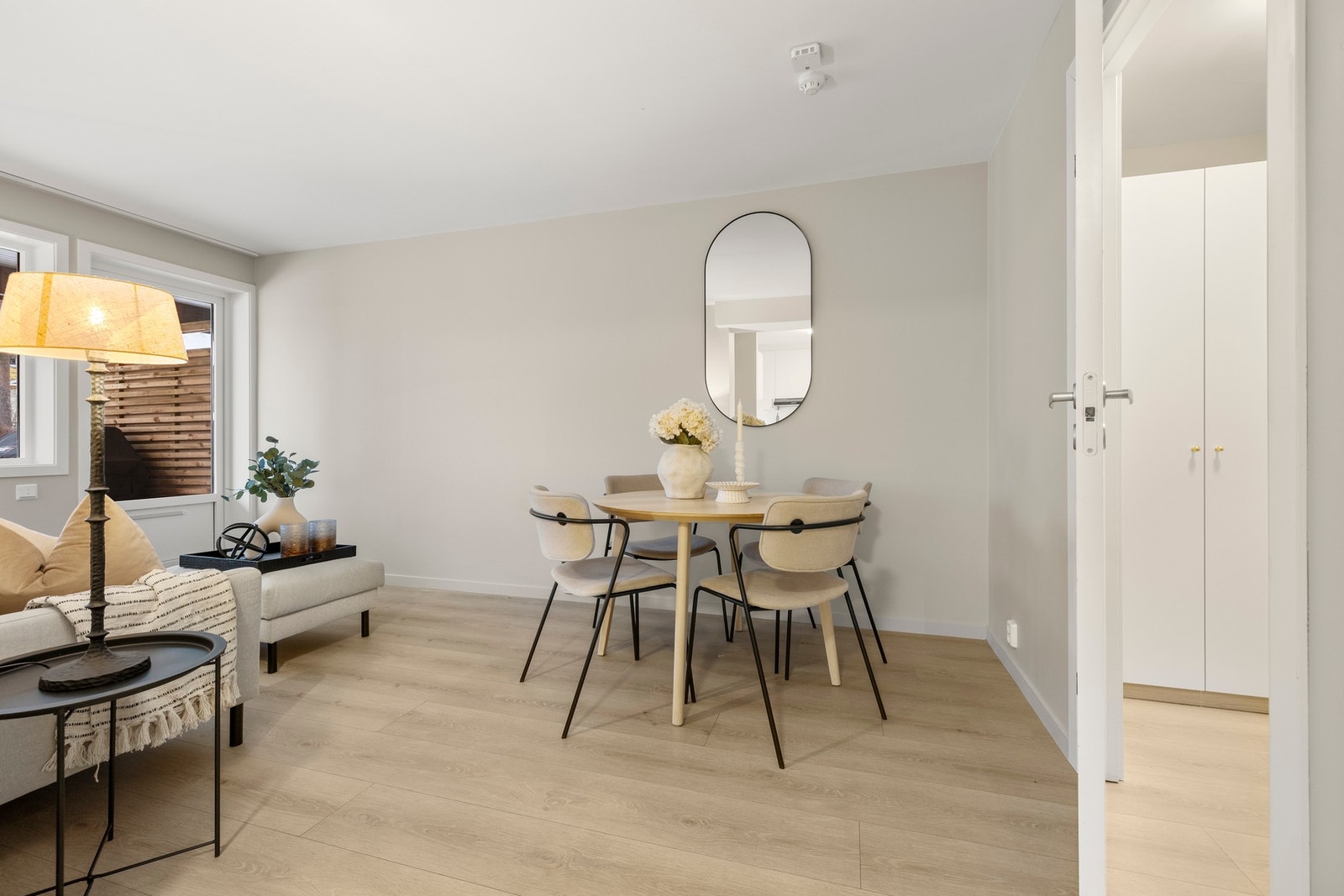 Det er lagt slitesterk laminat på gulvet. Galleribilde