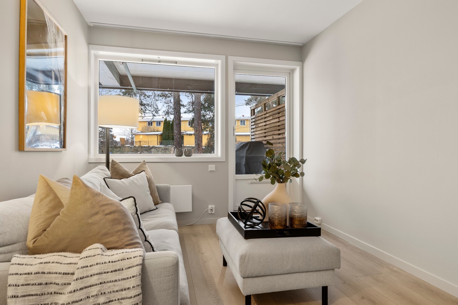 Det er god plass til å innrede med sofa, bord og tilhørende mediemøblement. Galleribilde