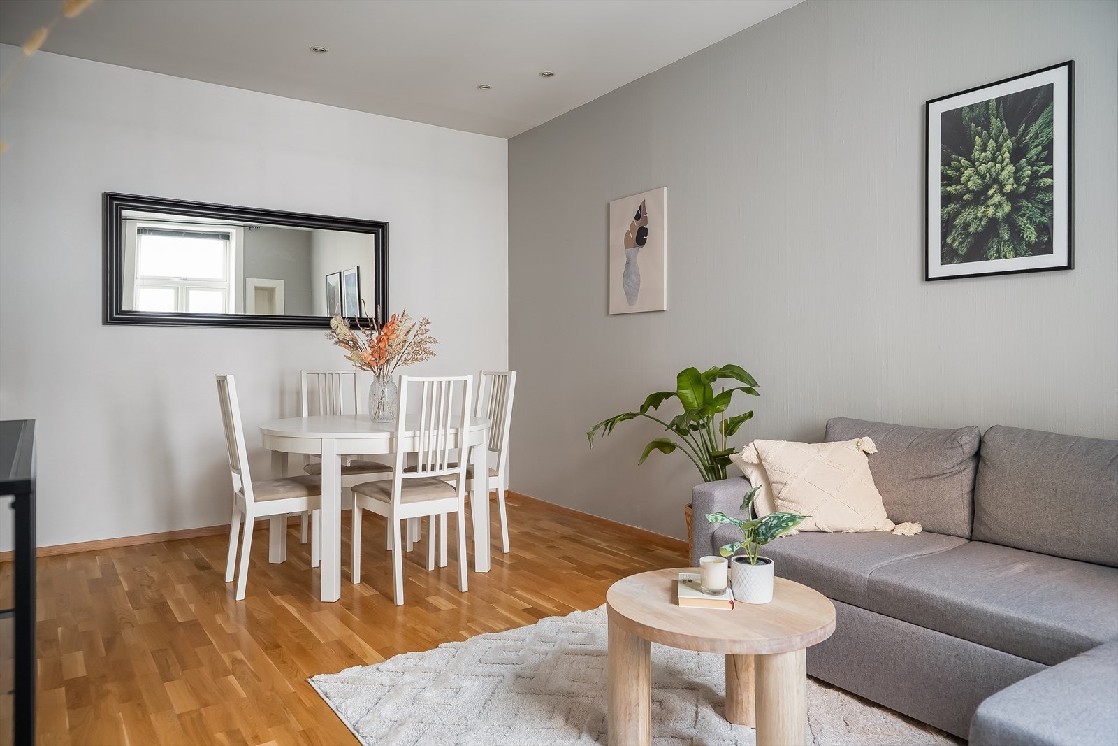 Her får du en gjennomtenkt planløsning som inneholder stue/kjøkken, entré, bad og soverom. Galleribilde