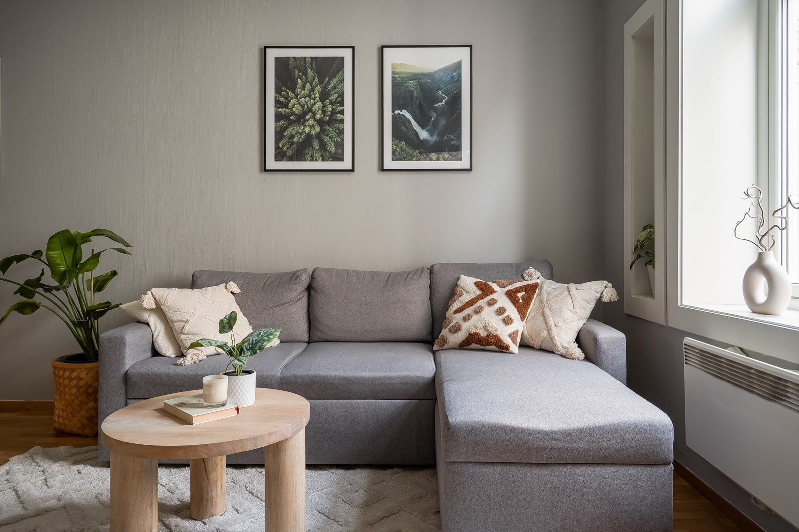 Leiligheten byr på en rekke kvaliteter som gang og sykkelavstand til flere studiesteder, samt attraktiv beliggenhet i et ærverdig strøk. Galleribilde