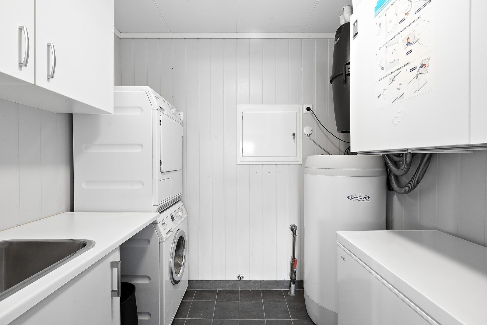 Boligens bod er per i dag brukt som vaskerom. Galleribilde