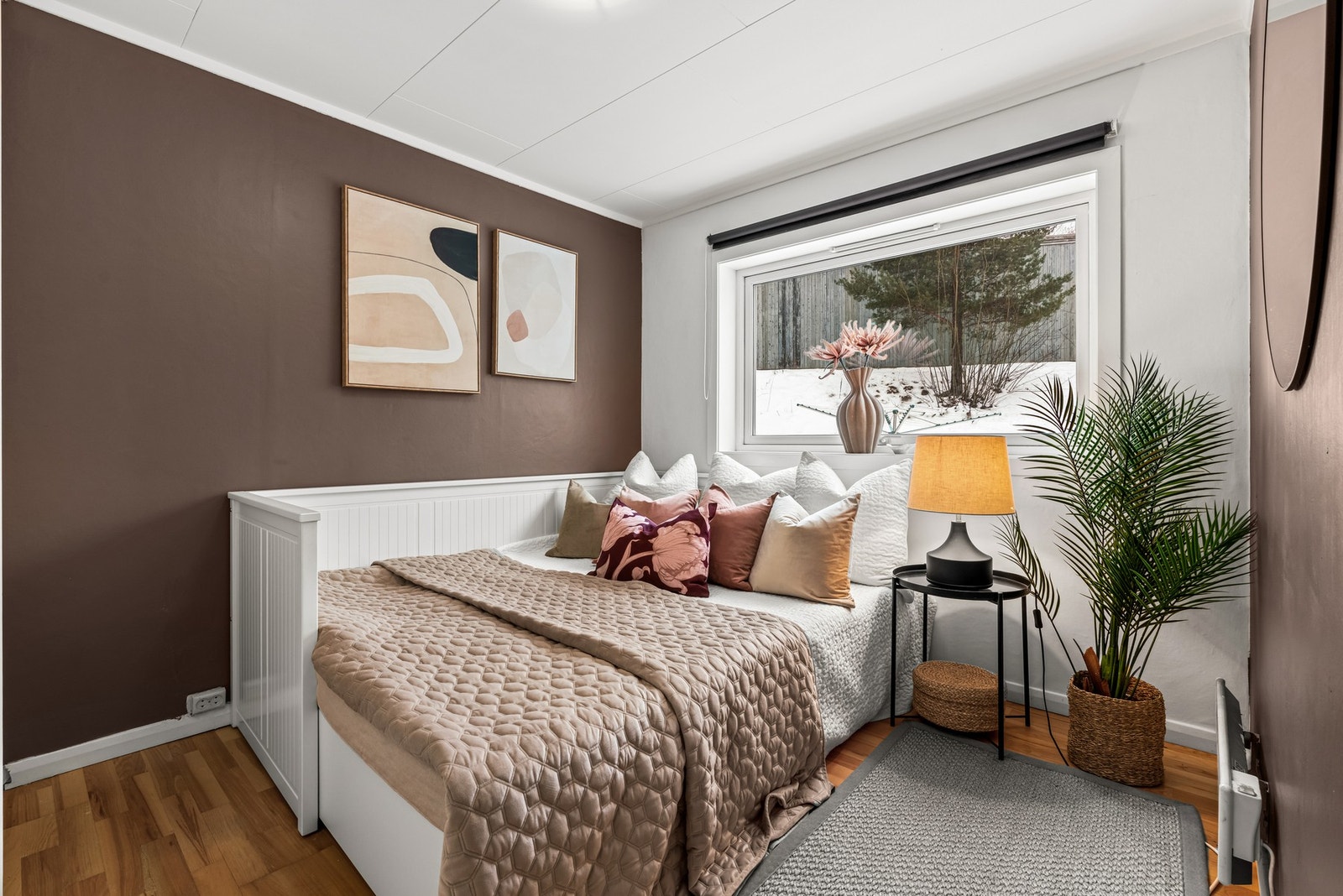 Boligen har 3 soverom, 2 i boligens 2. etasje og ett i 1. etasje Galleribilde