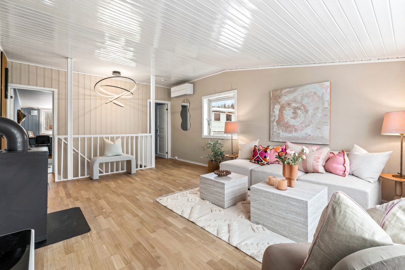 Veggene er nymalt i 2025 og parkettgulvet ble slipt i 2026 Galleribilde