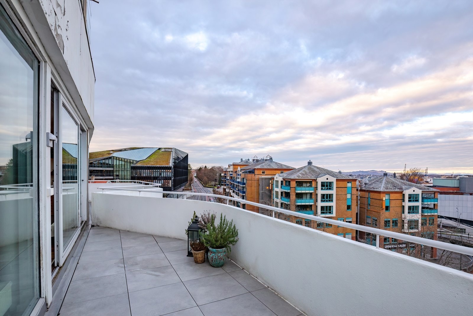 Leiligheten har 2 kjekke balkonger Galleribilde