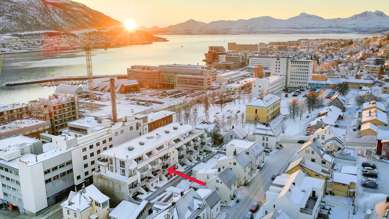 Leiligheten har en svært sentral beliggenhet i Tromsø sentrum, med alt du måtte trenge innenfor gangavstand. Galleribilde