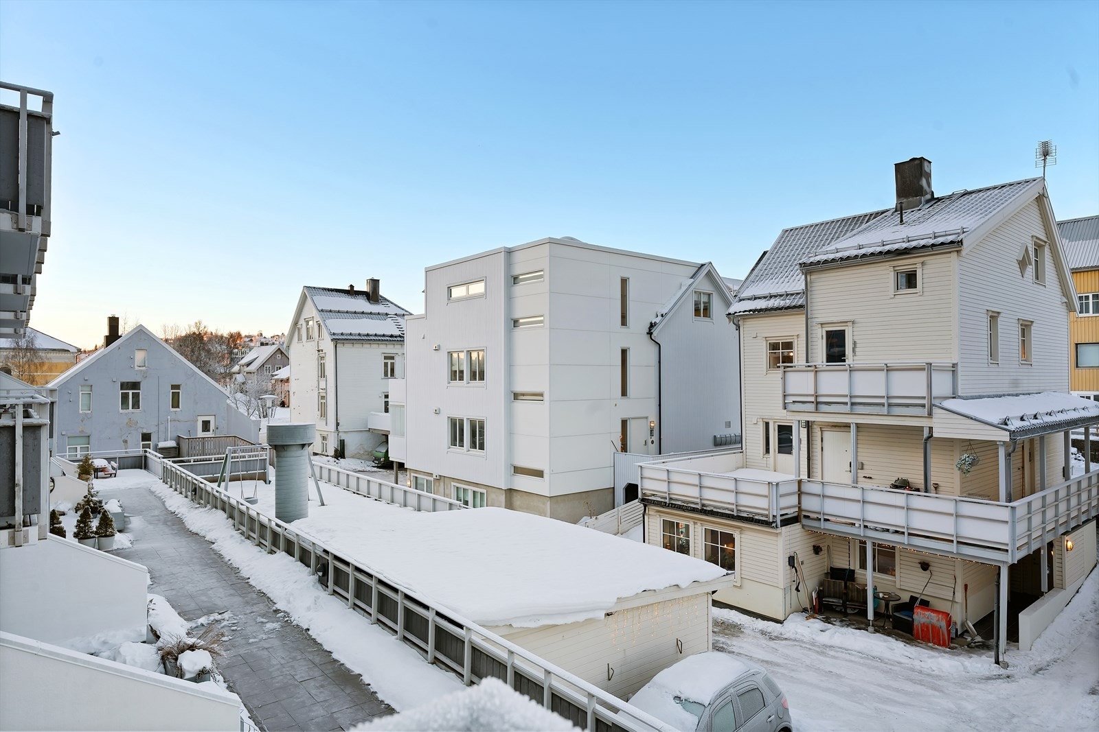 Utsikt fra balkongen mot sørvest. Galleribilde