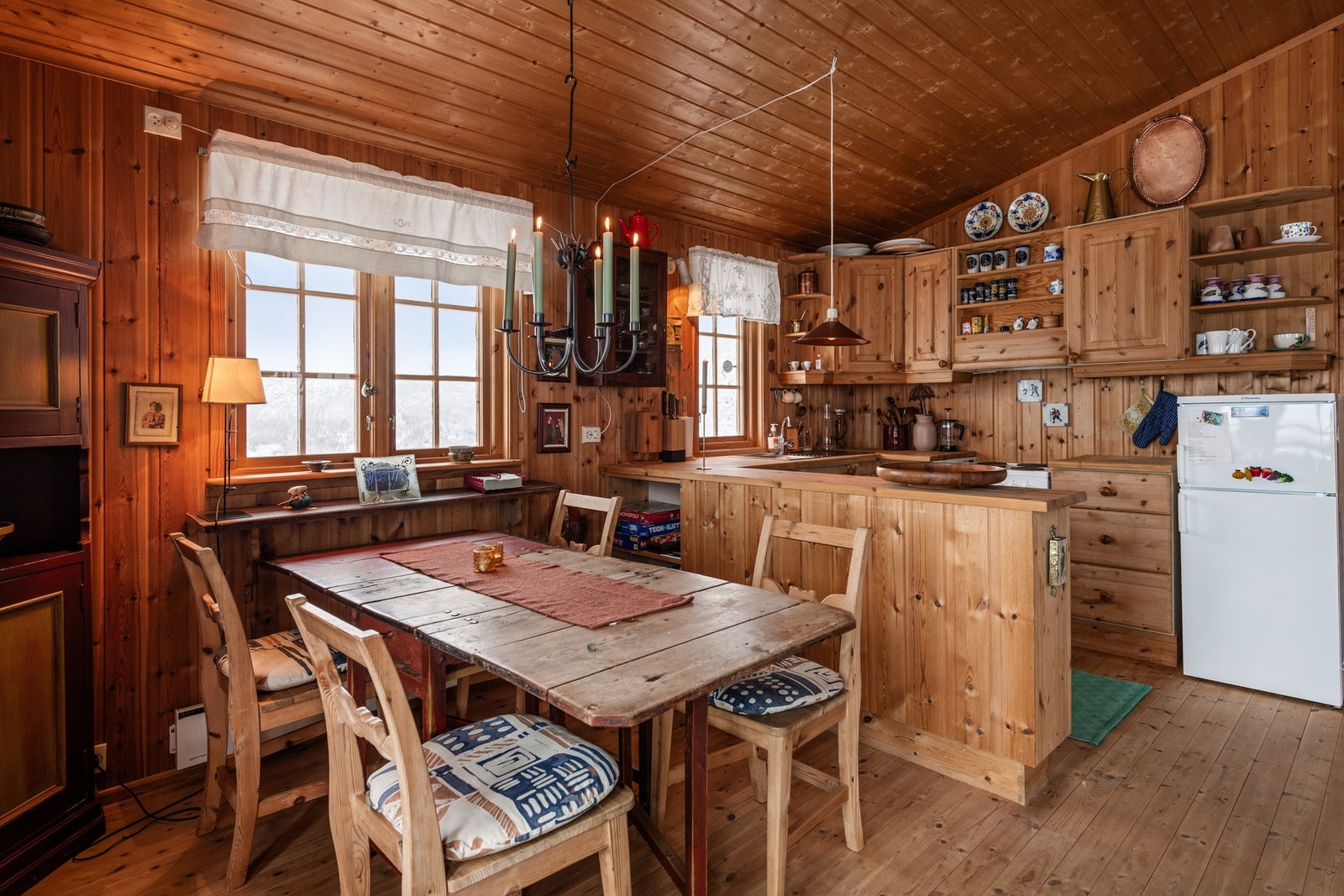 Samle familien rundt spisebordet og skap de gode stundene Galleribilde