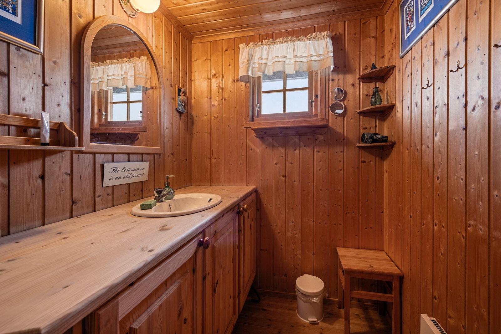 Rom med dusj Galleribilde