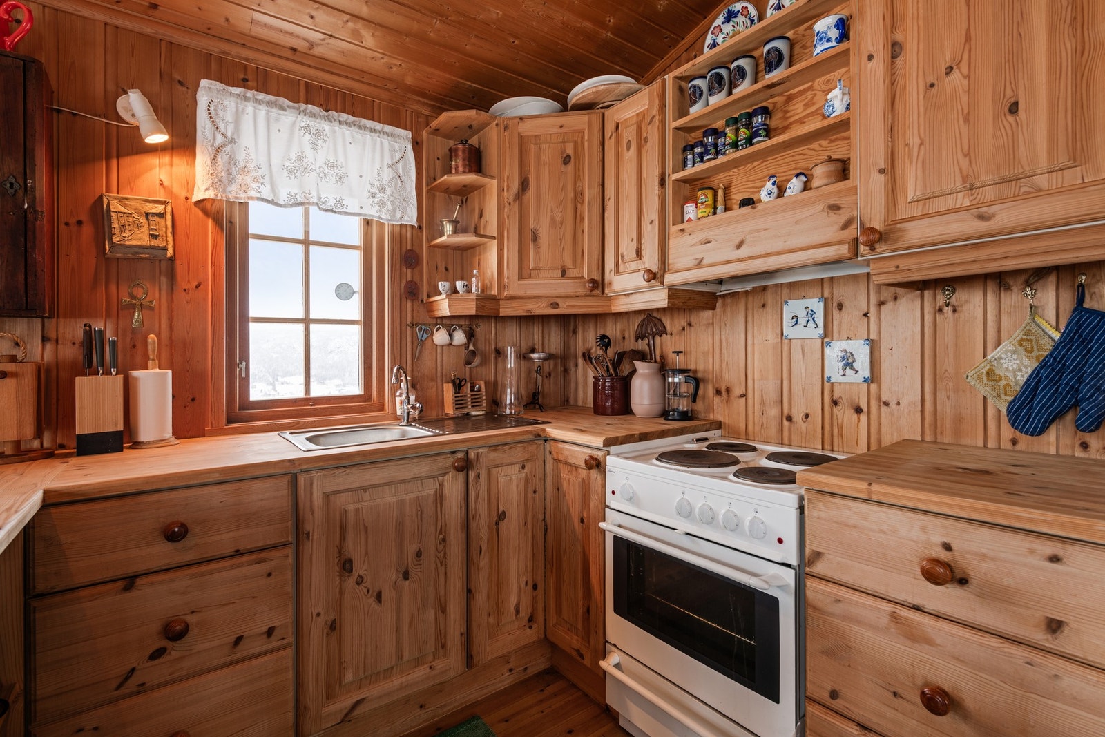 Her har man godt med skapplass Galleribilde