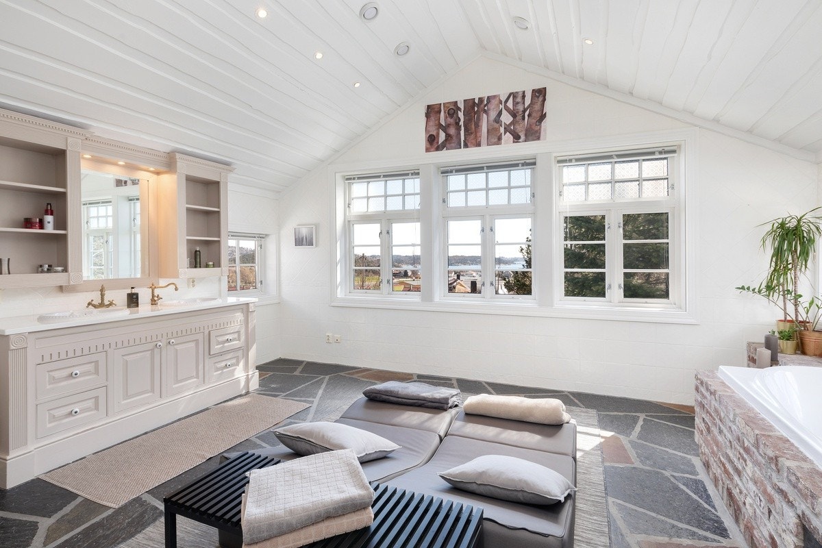 Bad med dusj, badekar Galleribilde