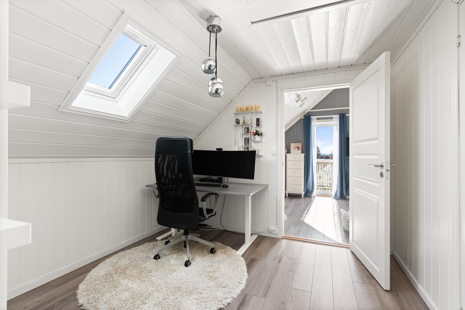 Hall, tidligere brukt som kontorplass. Galleribilde