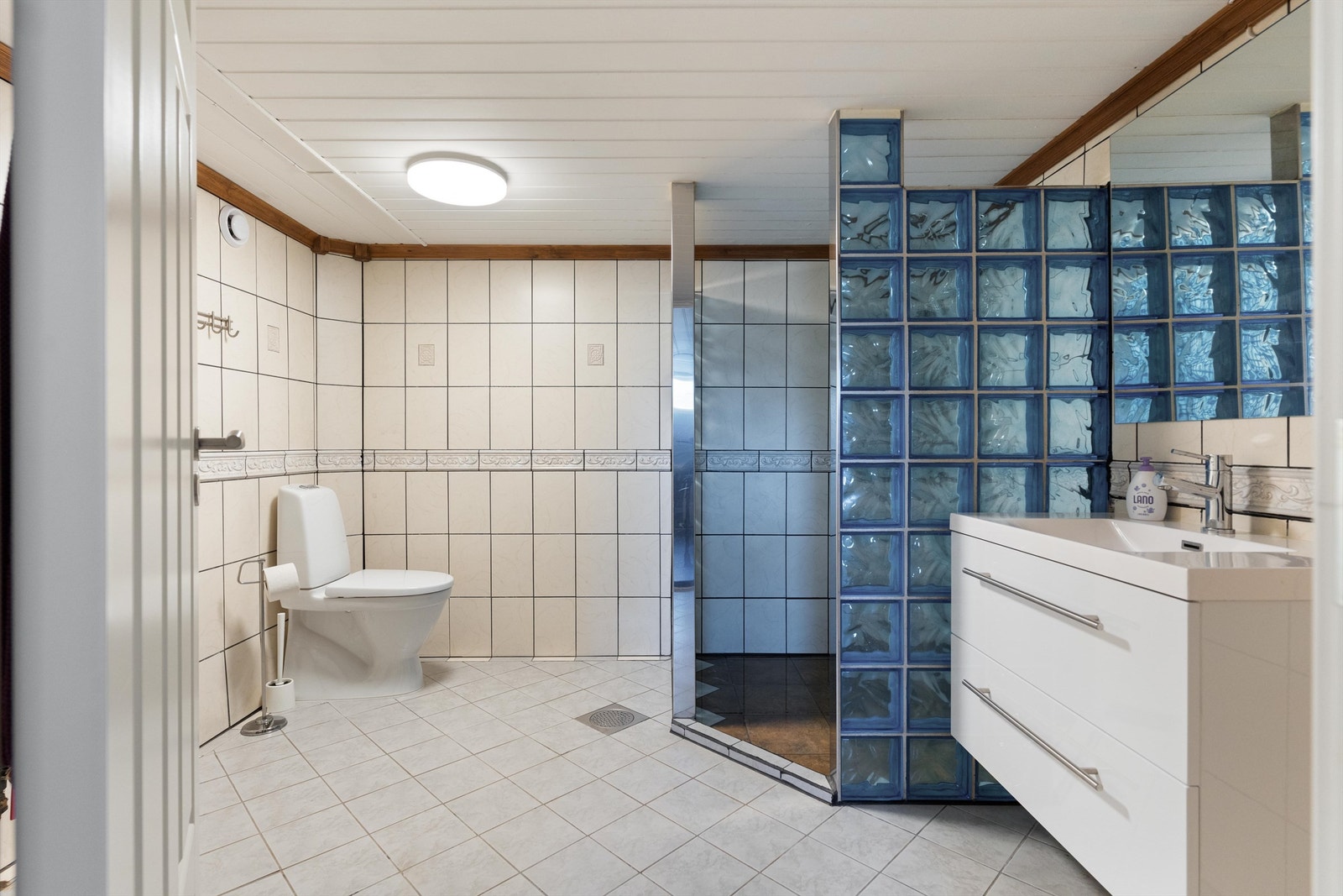 Bad - underetasje. Galleribilde