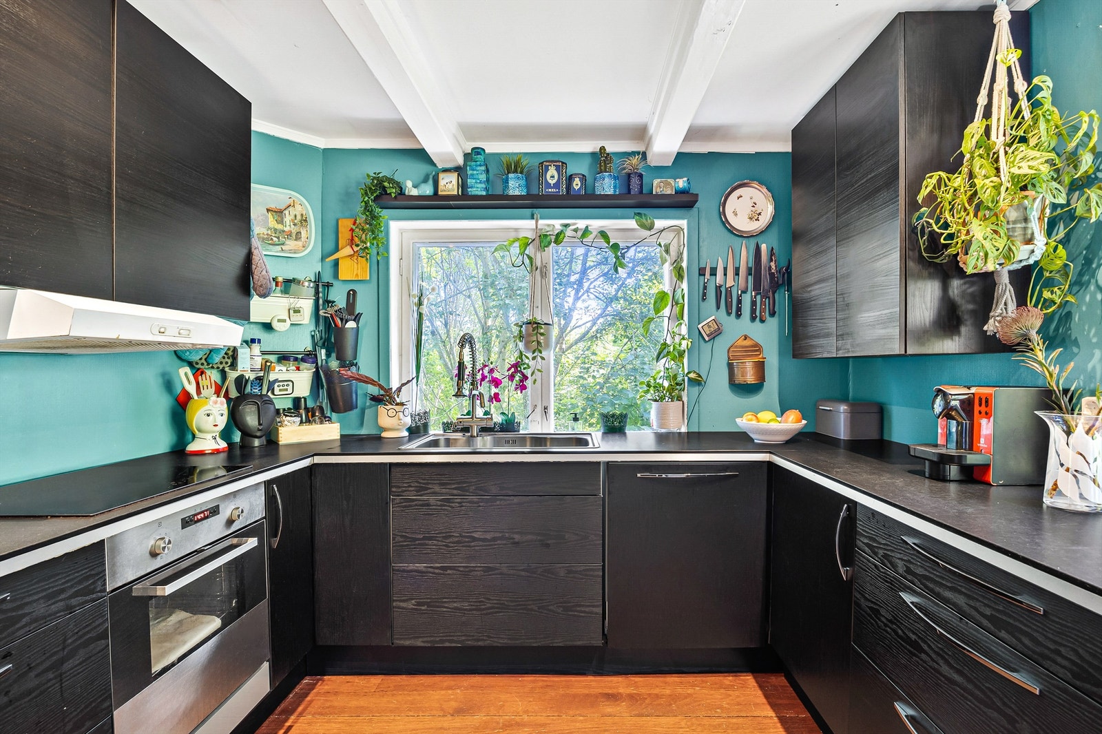 Over- og underskap samt høyskap i mørk samt glatt utførelse Galleribilde