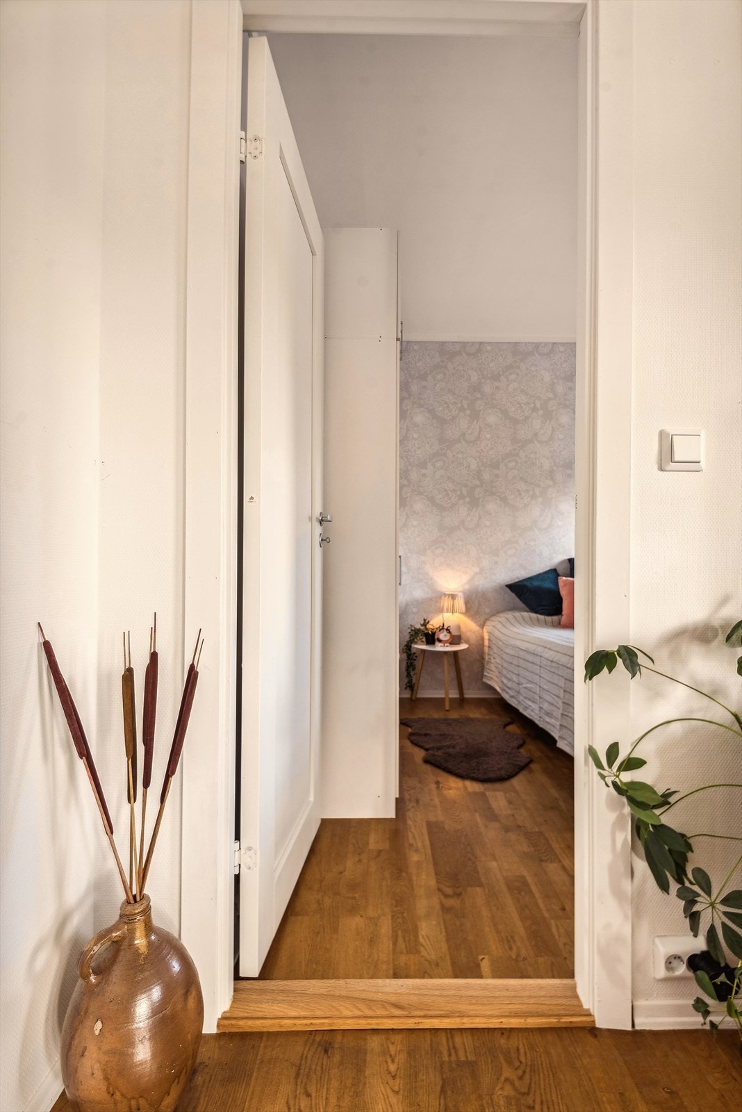 Fra stue mot soverom Galleribilde