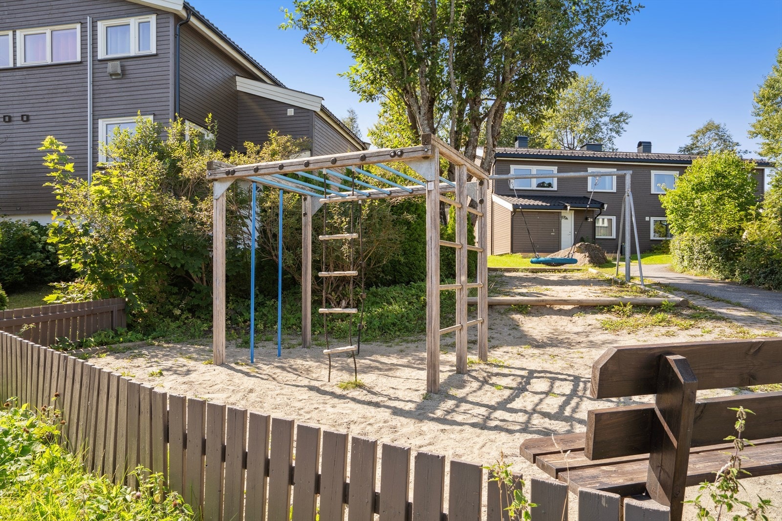 Det finnes flere lekeplasser i nabolaget. Galleribilde