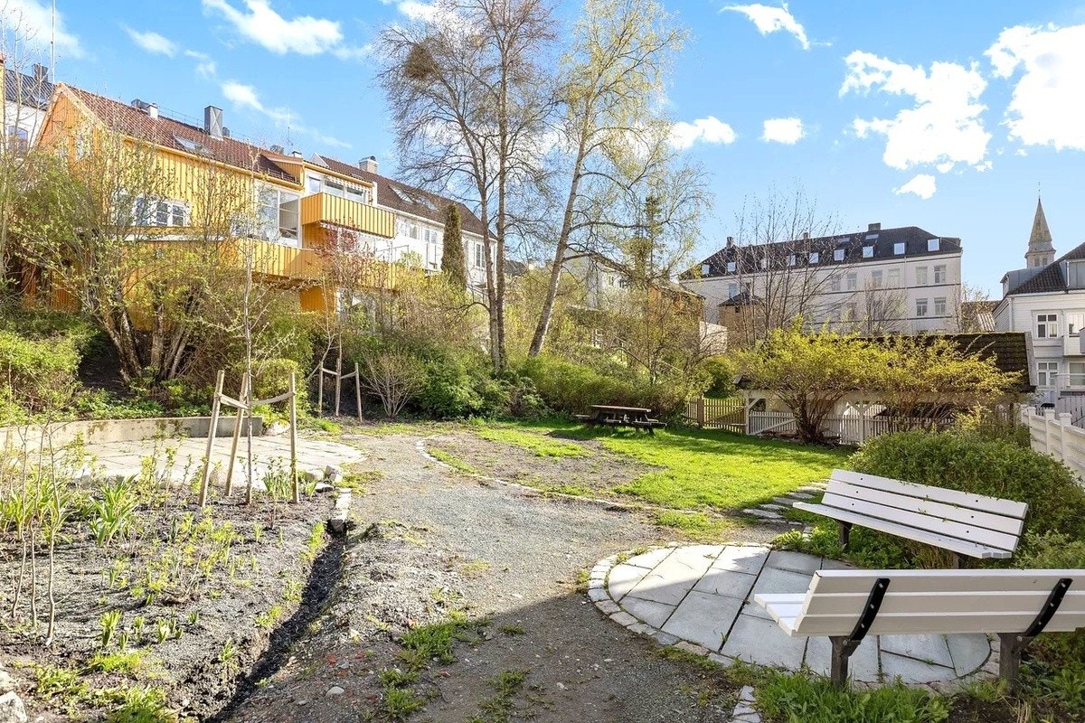 Bakgård Galleribilde