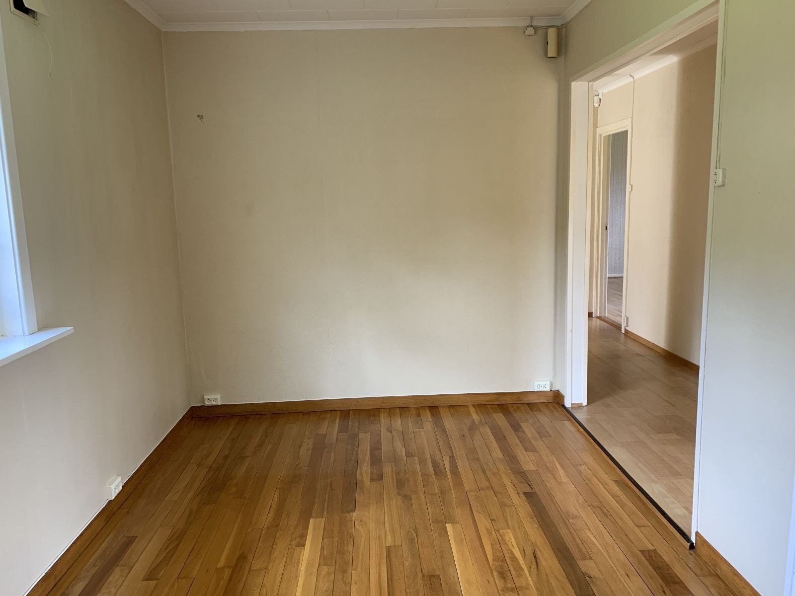 Disponibelt rom - kan brukes som spisestue. Mulighet for å sette opp soverom Galleribilde