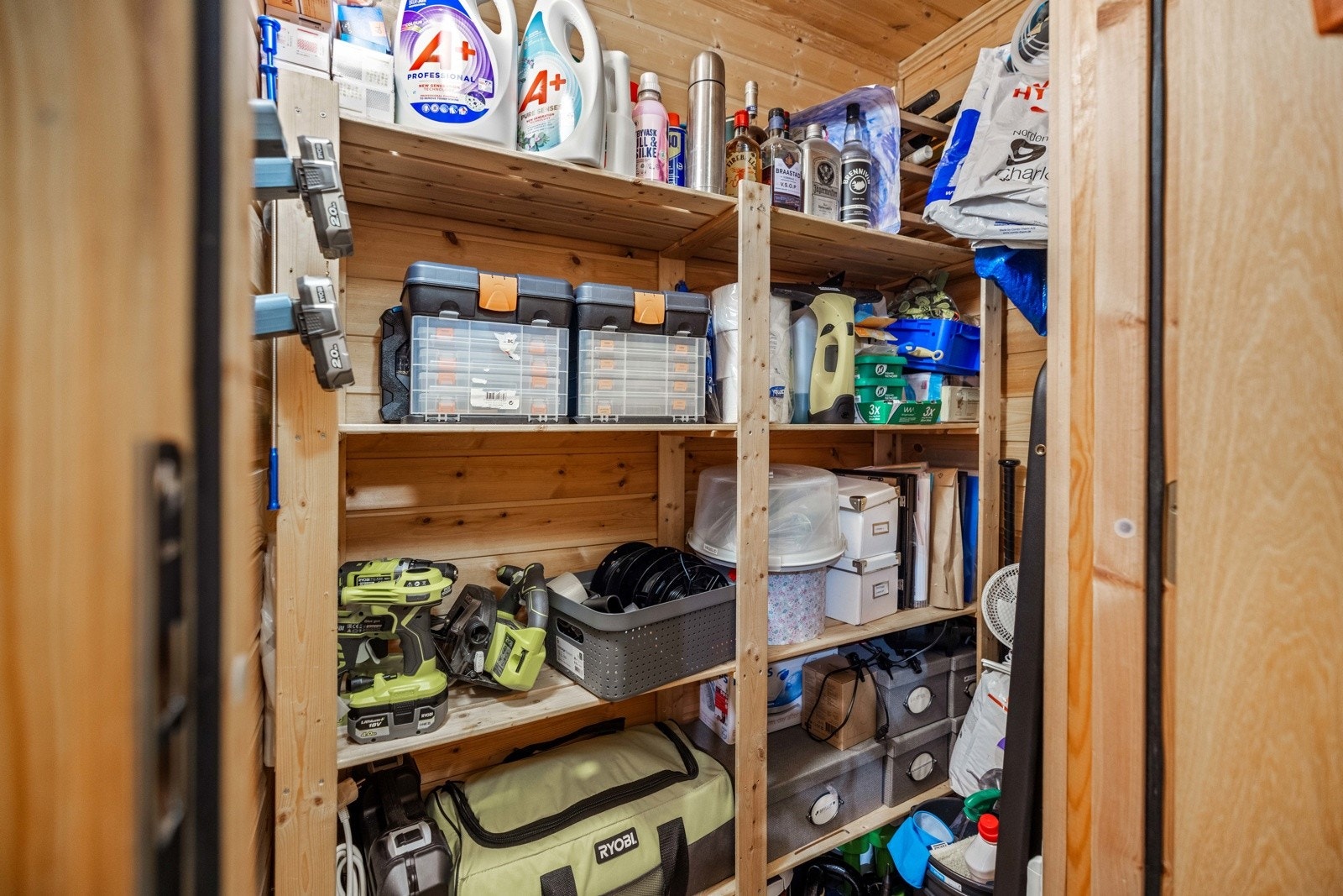 Innvendig bod. Galleribilde