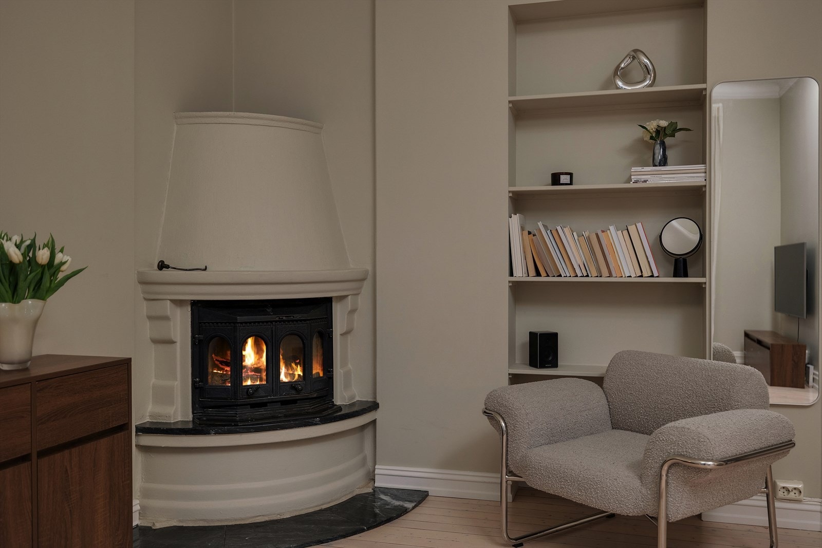 Kveldsstemning, med innebygd hylleløsning. Galleribilde