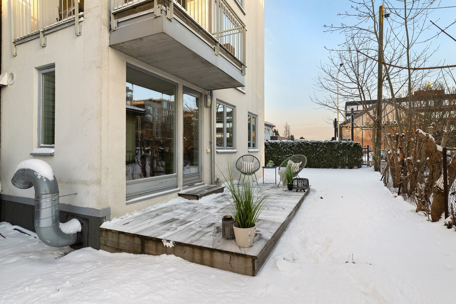 Boligen har en ideell beliggenhet i hjertet av Røa med alle servicetilbud rett utenfor døren Galleribilde