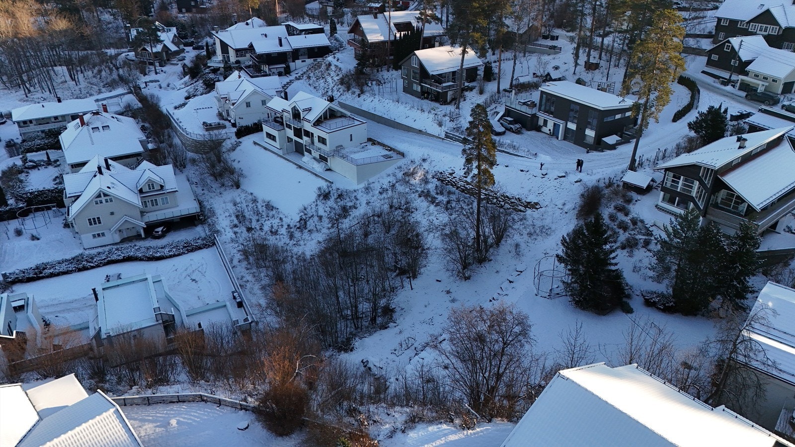 Her kan du bygge din egen drømmebolig! Tomten ligger i et skrånet terreng i et attraktivt boligområde. Galleribilde