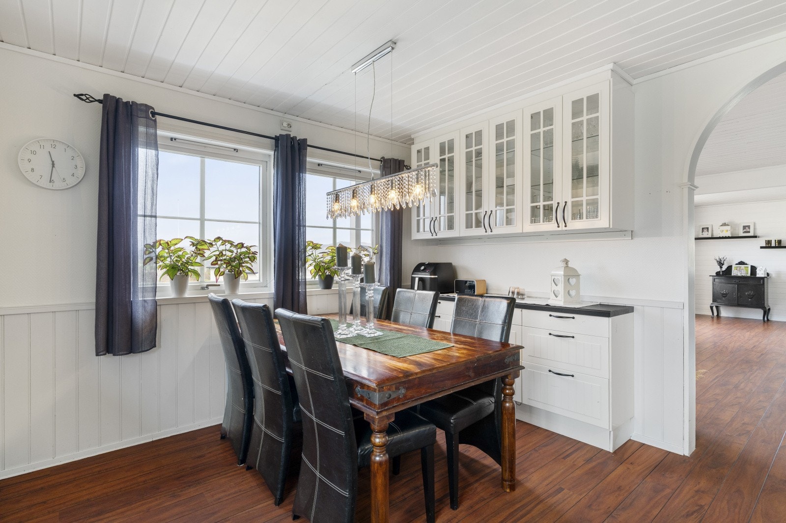 Kjøkkenet er på 15,5 kvm. Her kan det med enkle grep åpnes opp mot stuen hvis det skulle vært en preferanse. Galleribilde