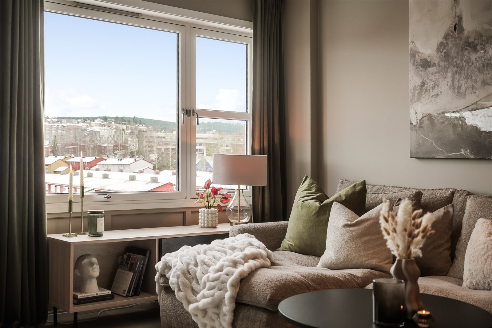 Felleskostnadene er på kun kr 4 397,- og inkluderer blant annet kommunale avgifter, eiendomsskatt, internett m.m. Galleribilde