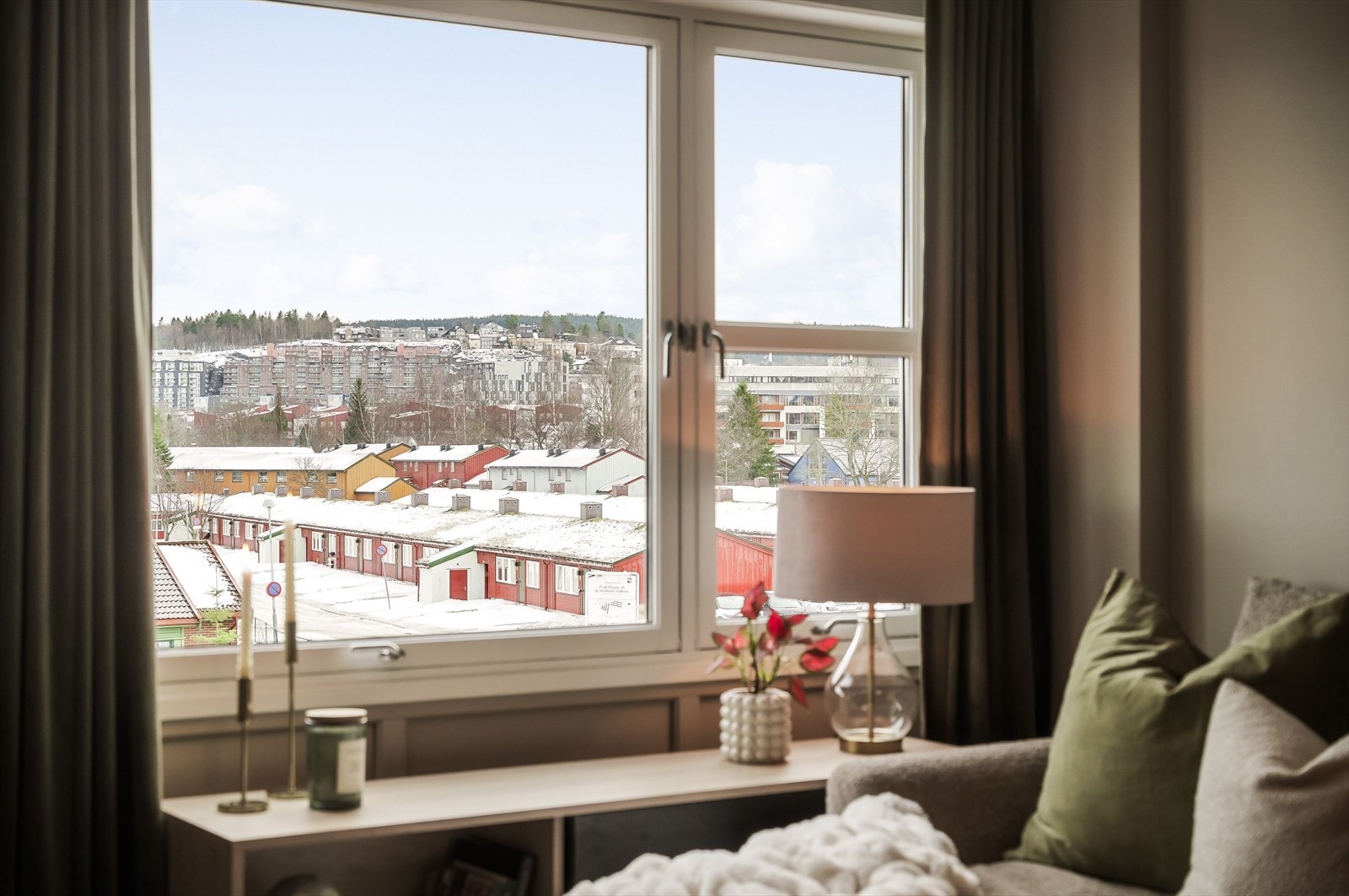 Fra sofakroken har man flott utsikt utover mot Bergheim. Galleribilde