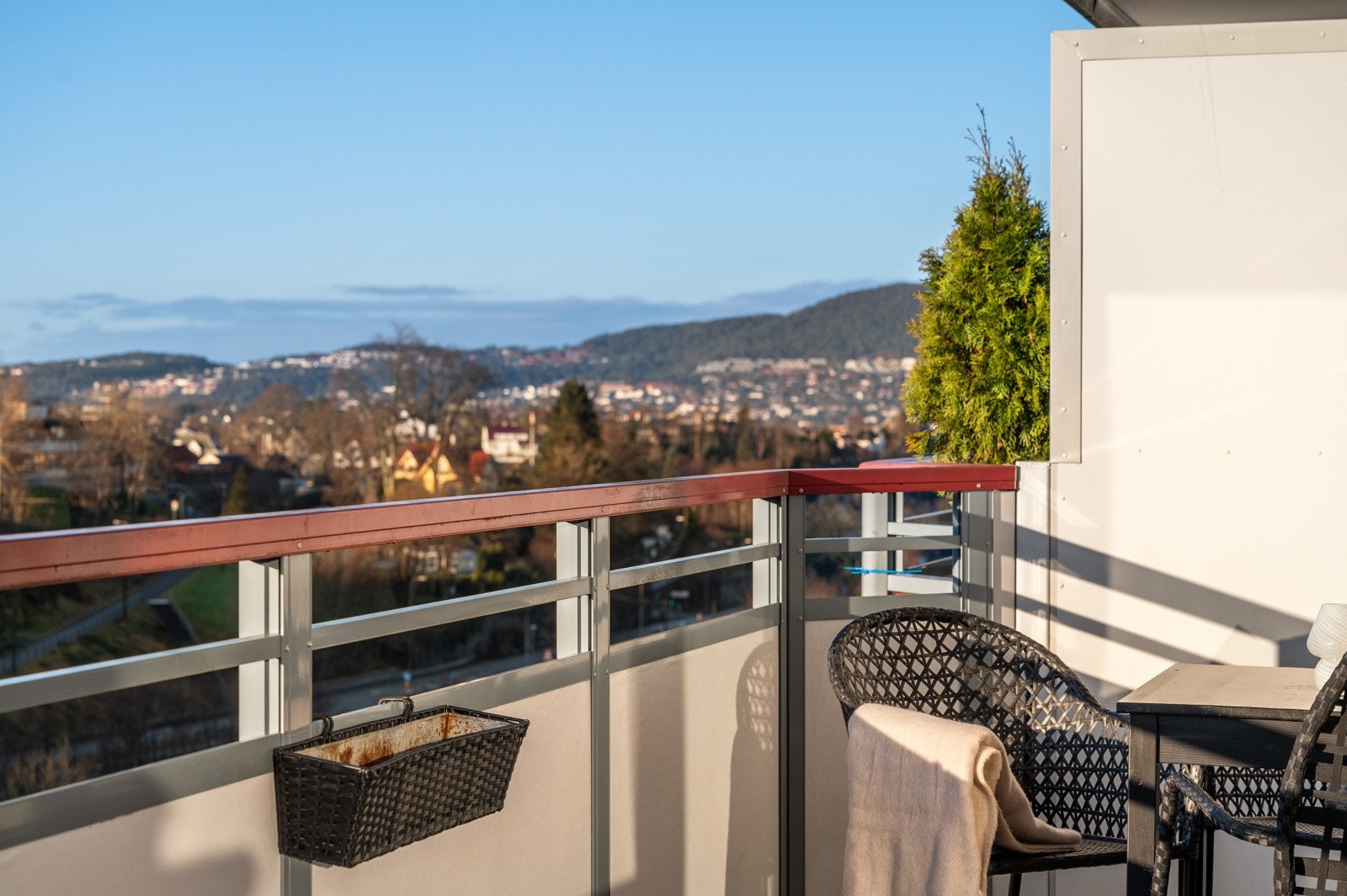 Solrikt, fritt og luftig! Velkommen til oss i Elvenesvegen 4, 6.etg. Galleribilde