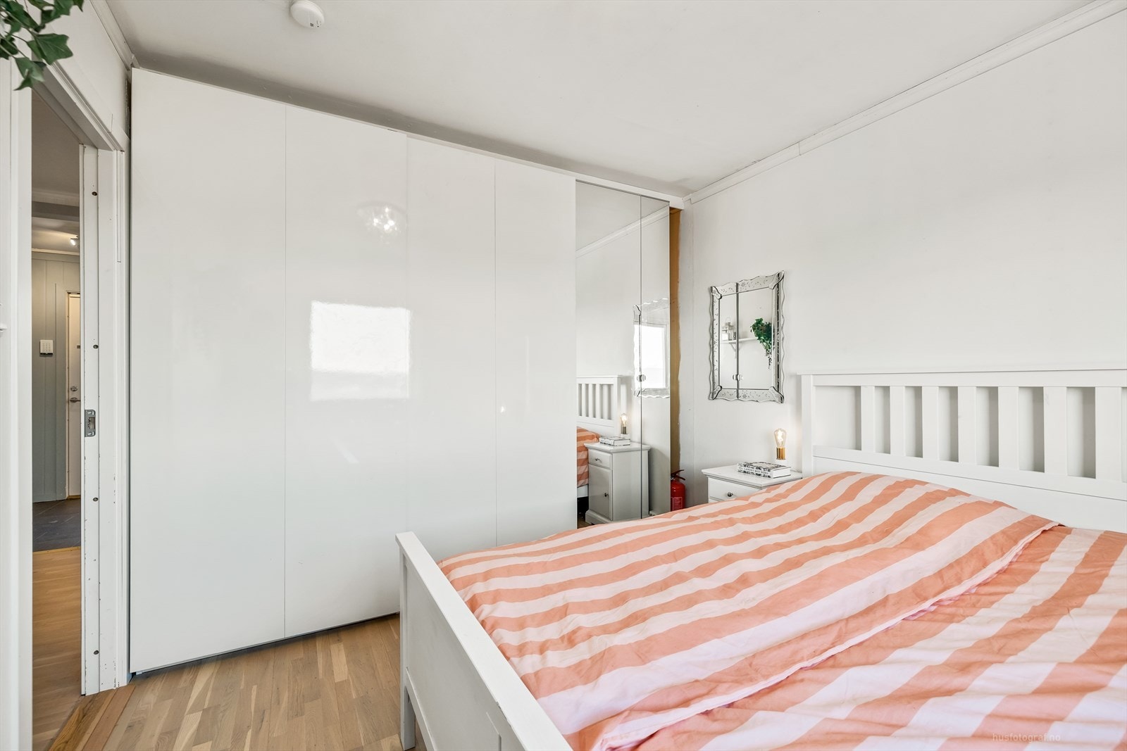 Godt med oppbevaringsplass i garderobeskap Galleribilde