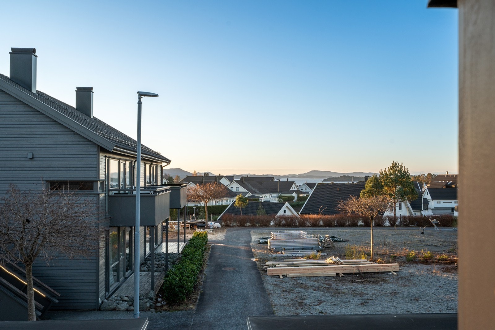 Åpent og fritt i forkant av boligen Galleribilde