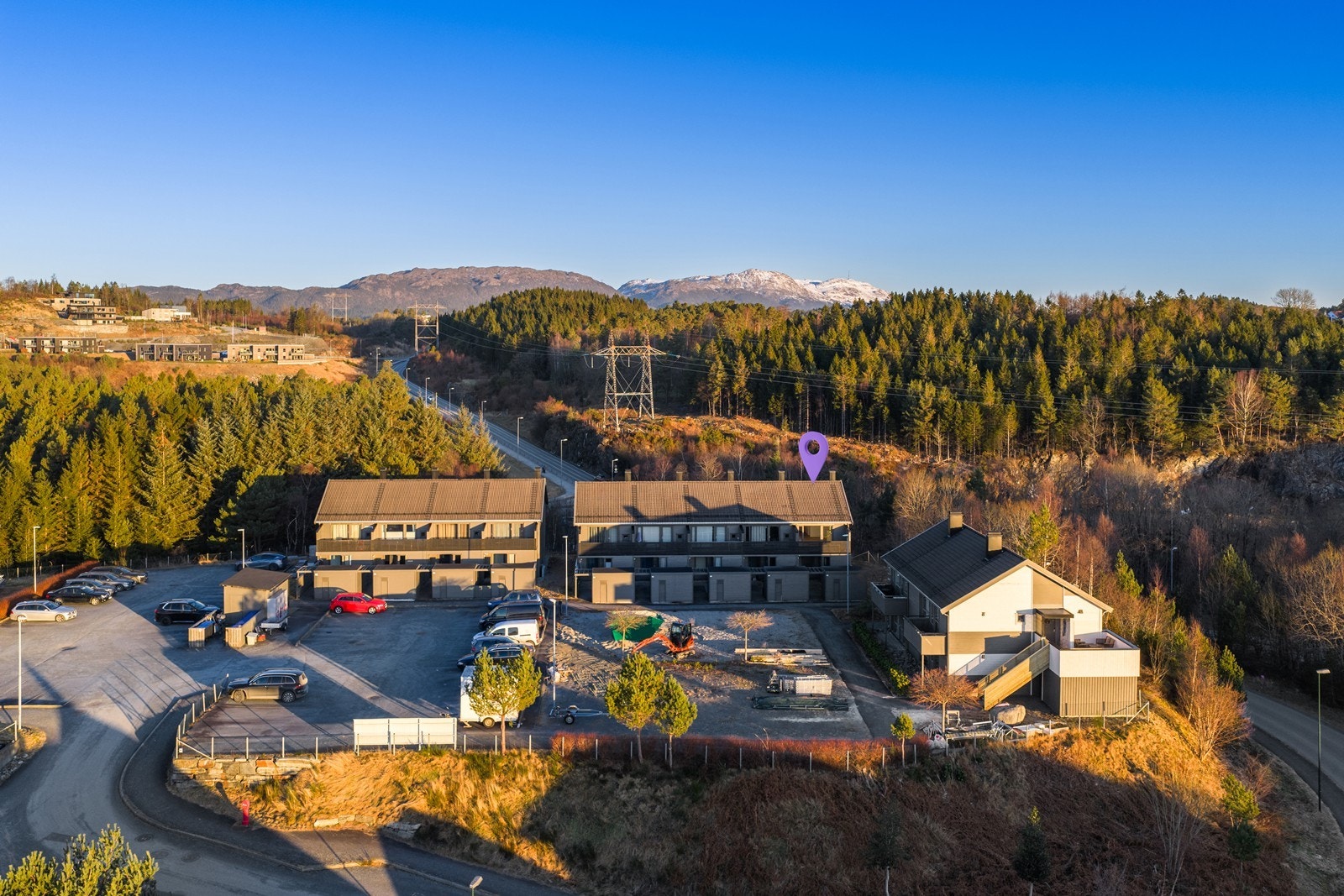 Rett over bakken finner du Heiane med riktig tilbud av butikker Galleribilde