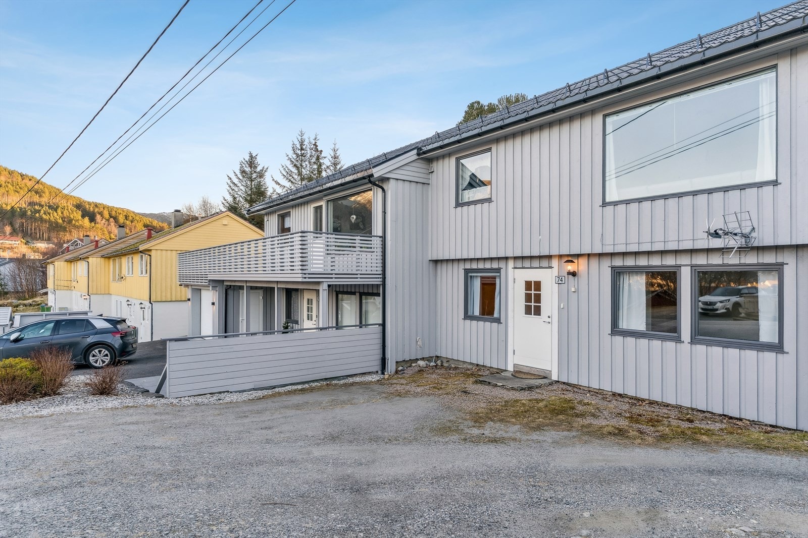 Parkering foran inngangsparti Galleribilde