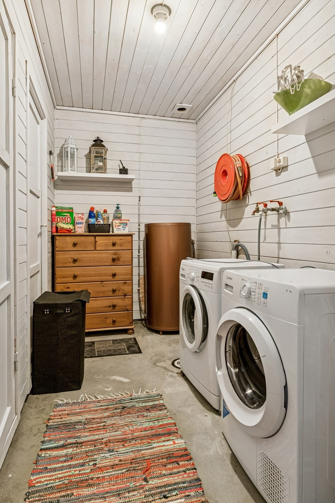 Vaskerom med inngang til to innvendige boder Galleribilde