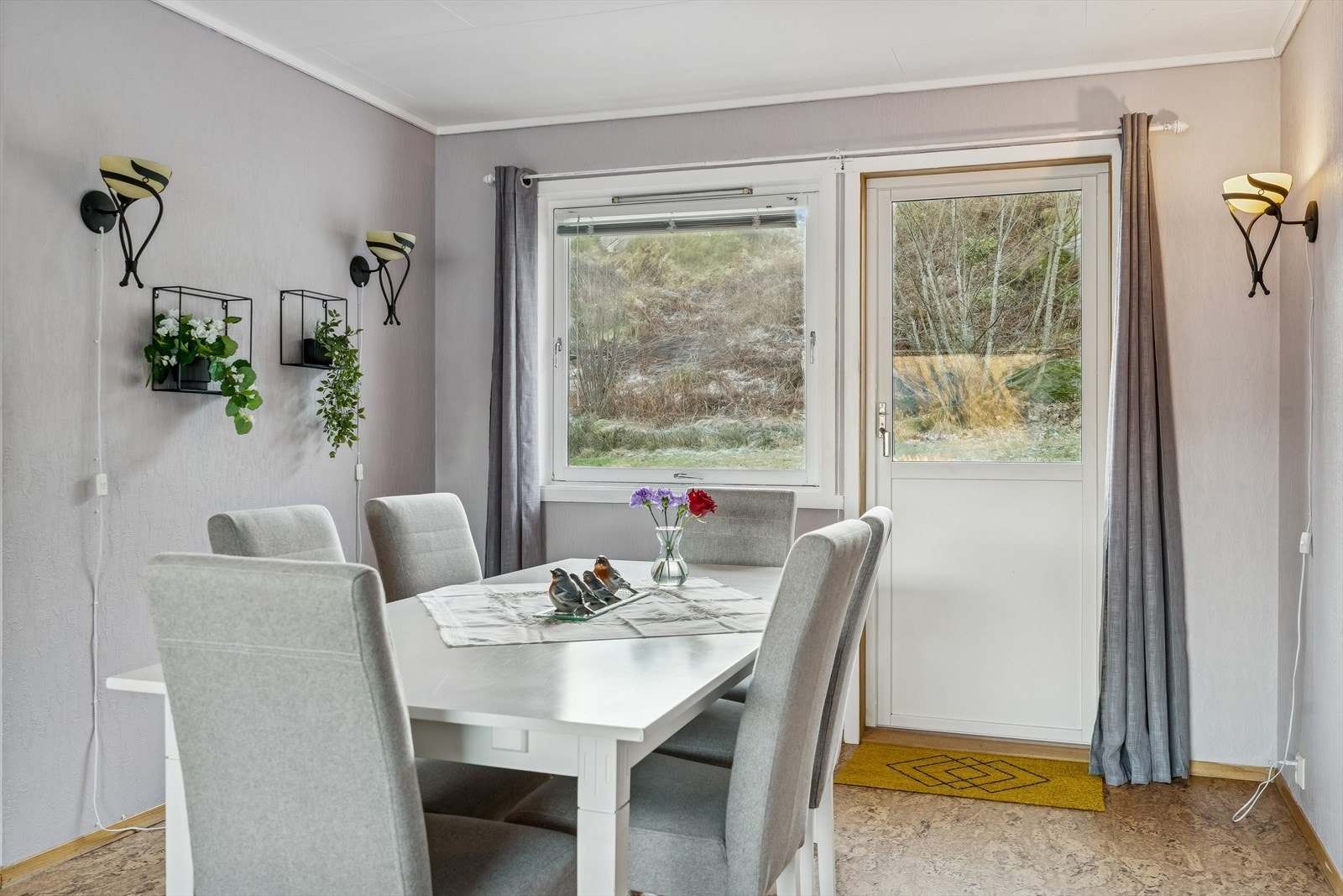 Herifra er det utgang til hage og terrasse Galleribilde