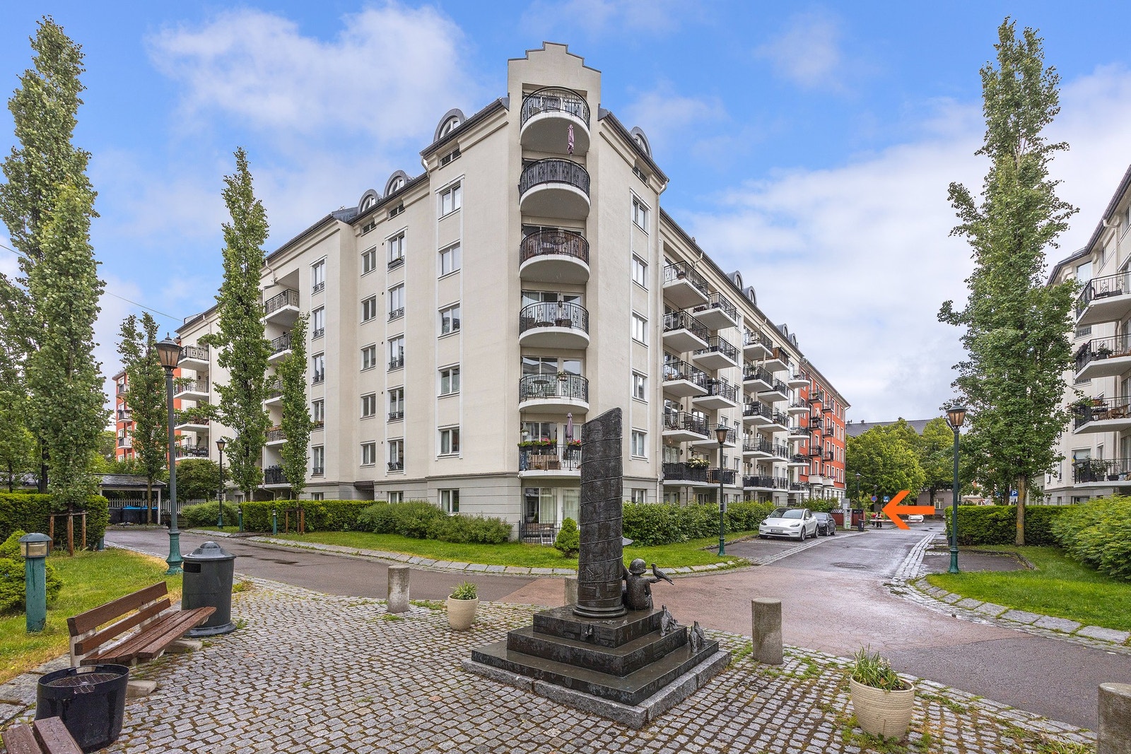 Sentral beliggenhet på Frogner rett ved Frognerparken. Se pil for innkjøring. Galleribilde