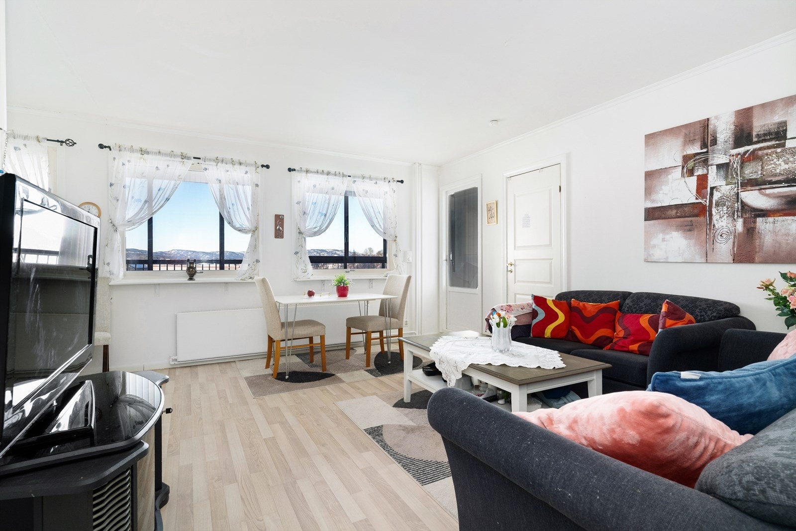 Eiendomsmegler Espen Thoresen presenterer Gamlegrensa 8A! Foto: Inbovi Galleribilde