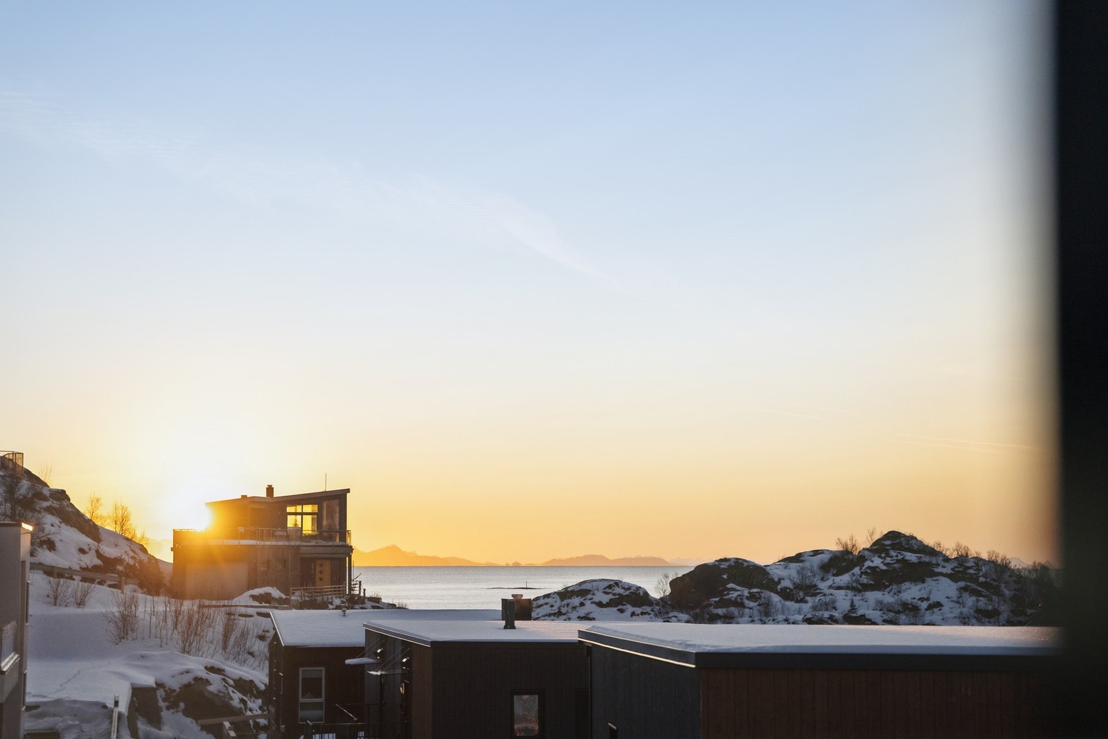 Trivelig leilighet beliggende øverste i 2.etasje i Sildvika - god solgang og utsikts forhold. Galleribilde