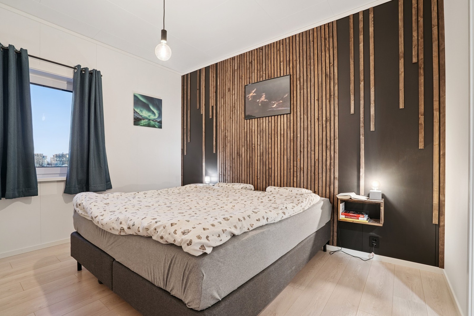 Hovedsoverom - legg merke spiler på veggen. Galleribilde