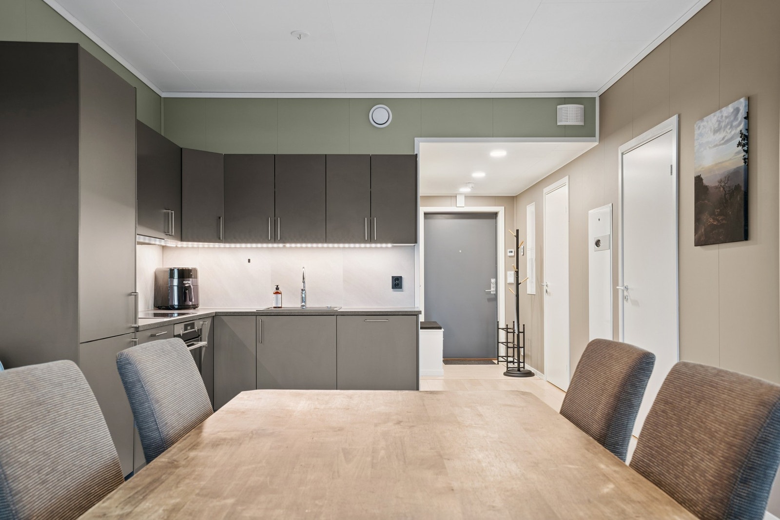 Åpen løsning også mot gangen gir et luftig inntrykk. Galleribilde