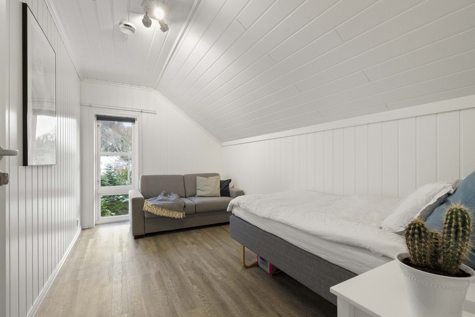 1 av 3 soverom på loftet. Galleribilde