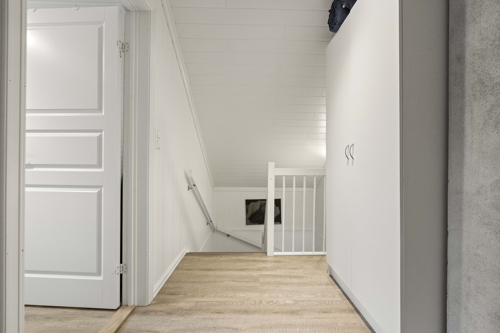 På loftet ligg 3 soverom, bad og loftstove. Galleribilde