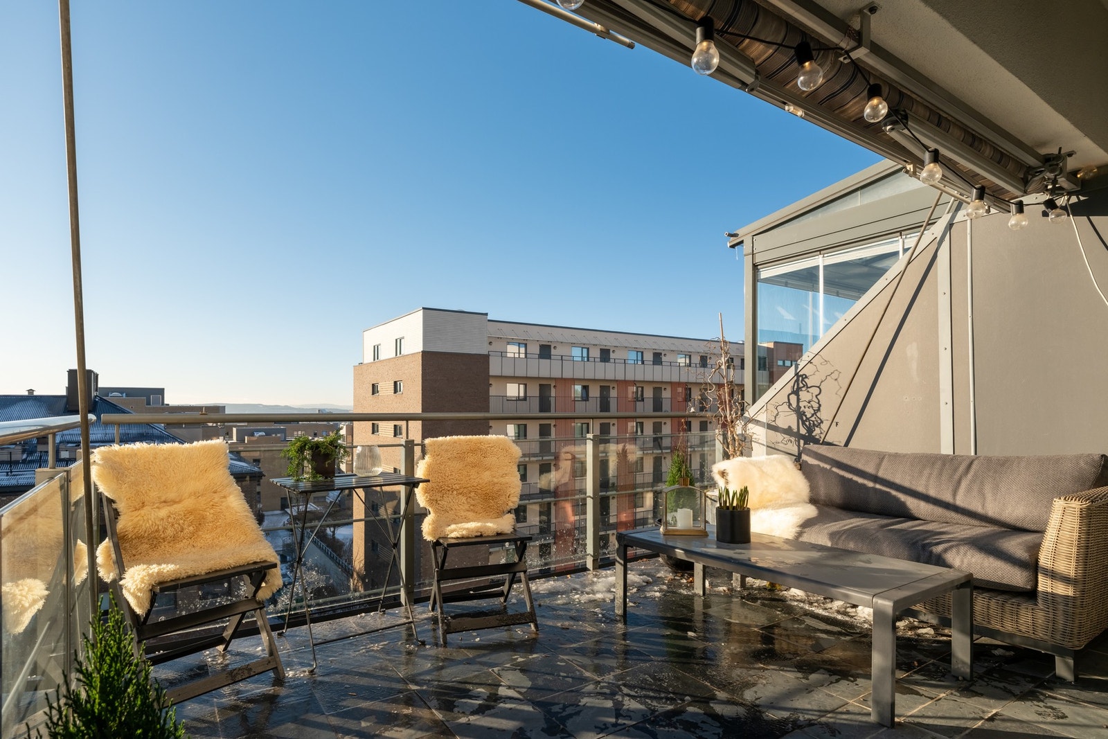 Her får du gleden av en balkong på 11 kvm med sol fra omtrent 10:00-19:30 på sommerstid. Galleribilde